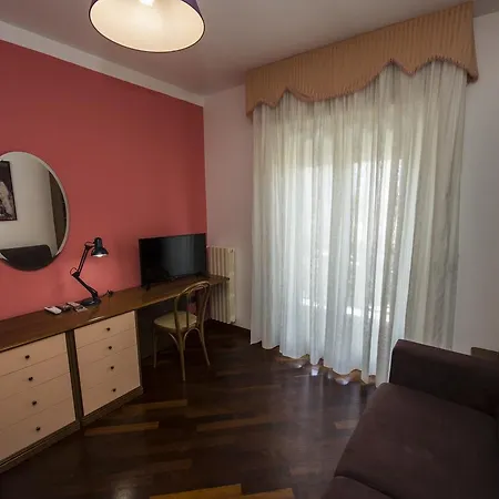 Passo Del Cavaliere לינה וארוחת בוקר 4*